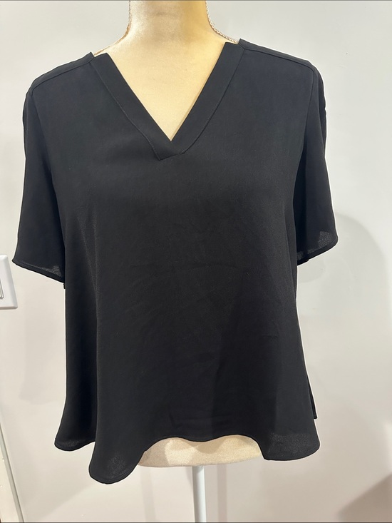 CAbi Tops - Cabi Essential Top Size Small
